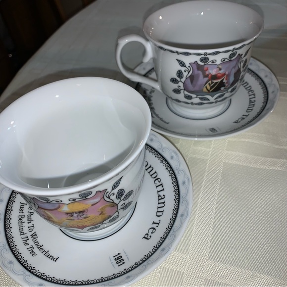 Disney Dining Vintage Disney Alice On Wonderland On The Path To